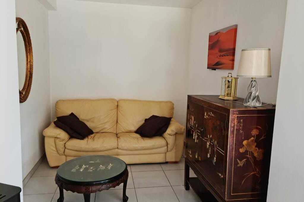 Maison Centre De Bellegarde Avec Jardin Et Terrasse Equipee D'Un Salon De Jardin Et D'Un Barbecue Cuisine Equipee 3 Chambres Avec 2 Lits Double 140X190 Et 2 Lits Simple Chauffage Poele A Granules Parking Gratuit Devant La Maison Bellegarde-du-Loiret المظهر الخارجي الصورة