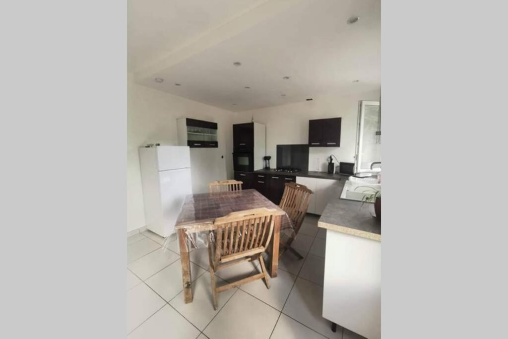 Maison Centre De Bellegarde Avec Jardin Et Terrasse Equipee D'Un Salon De Jardin Et D'Un Barbecue Cuisine Equipee 3 Chambres Avec 2 Lits Double 140X190 Et 2 Lits Simple Chauffage Poele A Granules Parking Gratuit Devant La Maison Bellegarde-du-Loiret المظهر الخارجي الصورة