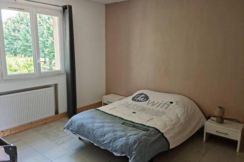 Maison Centre De Bellegarde Avec Jardin Et Terrasse Equipee D'Un Salon De Jardin Et D'Un Barbecue Cuisine Equipee 3 Chambres Avec 2 Lits Double 140X190 Et 2 Lits Simple Chauffage Poele A Granules Parking Gratuit Devant La Maison Bellegarde-du-Loiret المظهر الخارجي الصورة