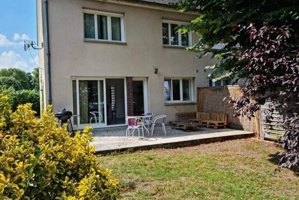 Maison Centre De Bellegarde Avec Jardin Et Terrasse Equipee D'Un Salon De Jardin Et D'Un Barbecue Cuisine Equipee 3 Chambres Avec 2 Lits Double 140X190 Et 2 Lits Simple Chauffage Poele A Granules Parking Gratuit Devant La Maison Bellegarde-du-Loiret المظهر الخارجي الصورة